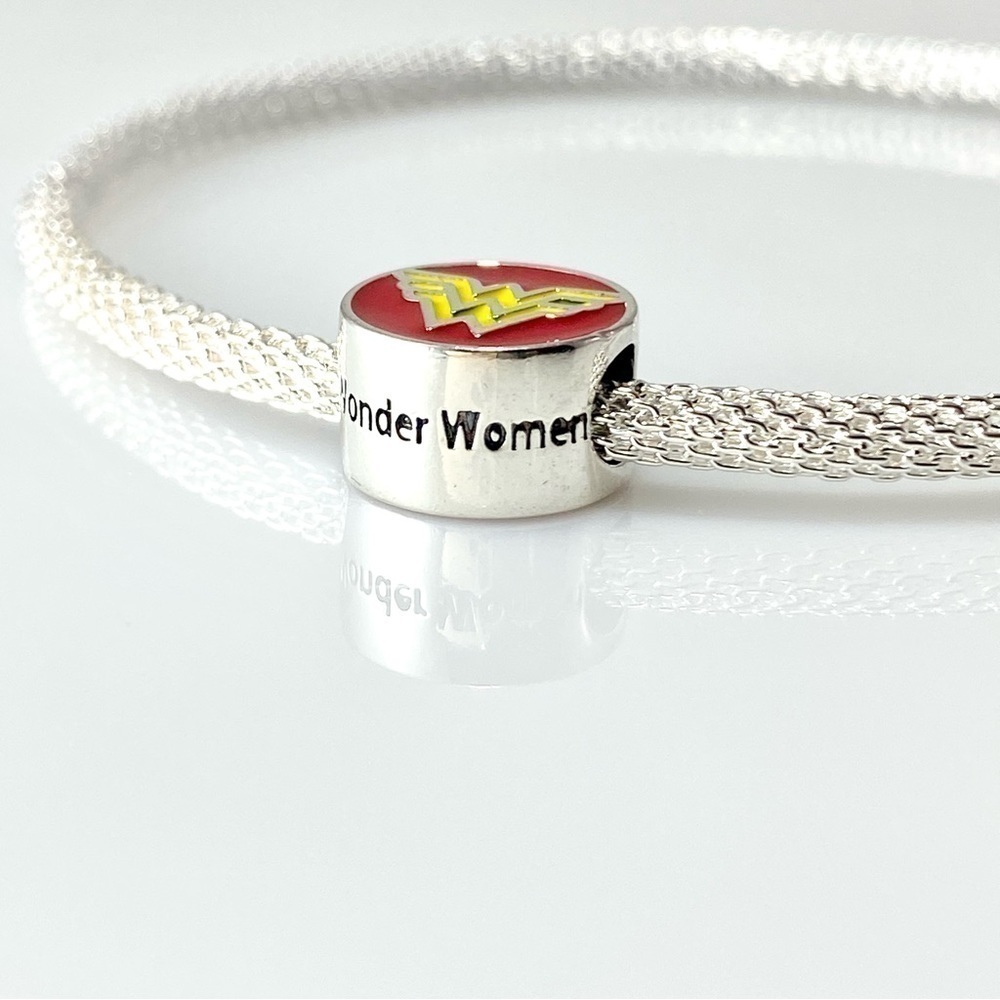 DC Wonder Woman "We Are All Wonder Women" With Enamel Charm - Picture 4 of 10